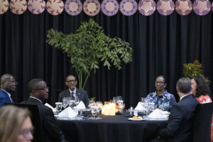 Perezida Kagame yaburiye ababogamira kuri RDC barinda inyungu