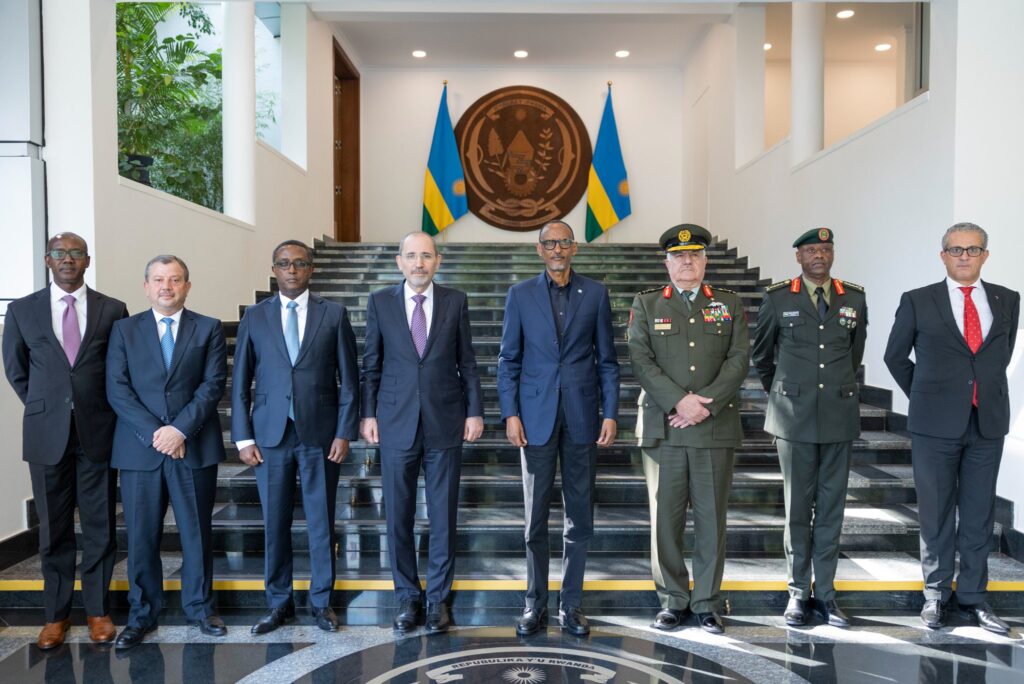 Perezida Kagame yakiriye intumwa za Yorodania ziri mu Rwanda