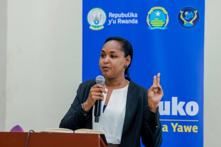 Indimi z’amahanga ntizasimbura Ikinyarwanda- Minisitiri Mbabazi