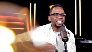 Umuramyi Thierry Bari yasohoye indirimbo nshya