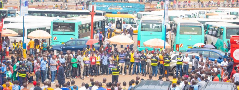 Abashoferi ba bisi zitwara abagenzi basabwe kwitwararika