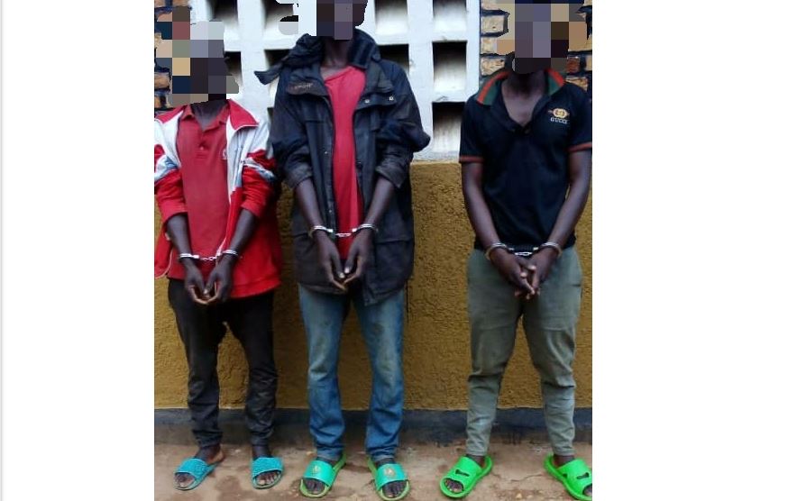 Nyaruguru: Bafashwe bikoreye amabalo 5 ya caguwa bakuye mu Burundi