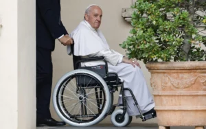 Papa Francis yaraye mu bitaro, gahunda ze zasubitswe