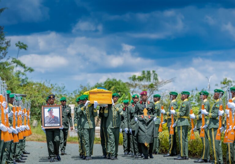 Perezida Kagame yihanganishije umuryango wa Gen (Rtd) Gatsinzi