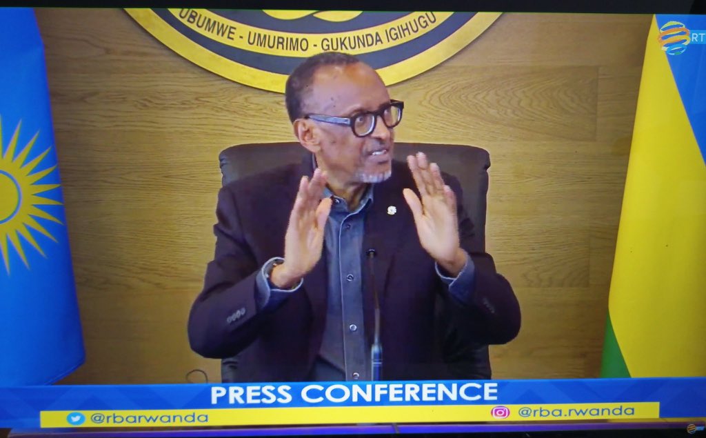 ‘Rwari urwenya!’ Perezida Kagame avuga kuri Tshisekedi wirahiye kumukura ku butegetsi