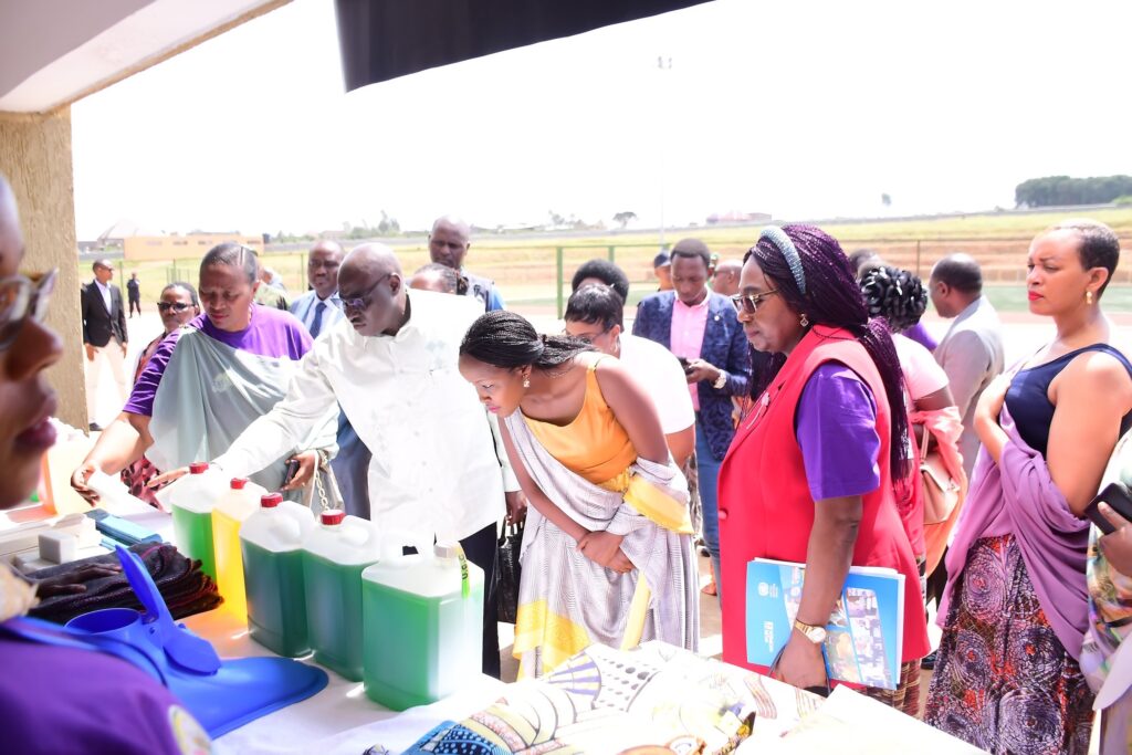 Perezida Kagame yifurije abagore umunsi mwiza