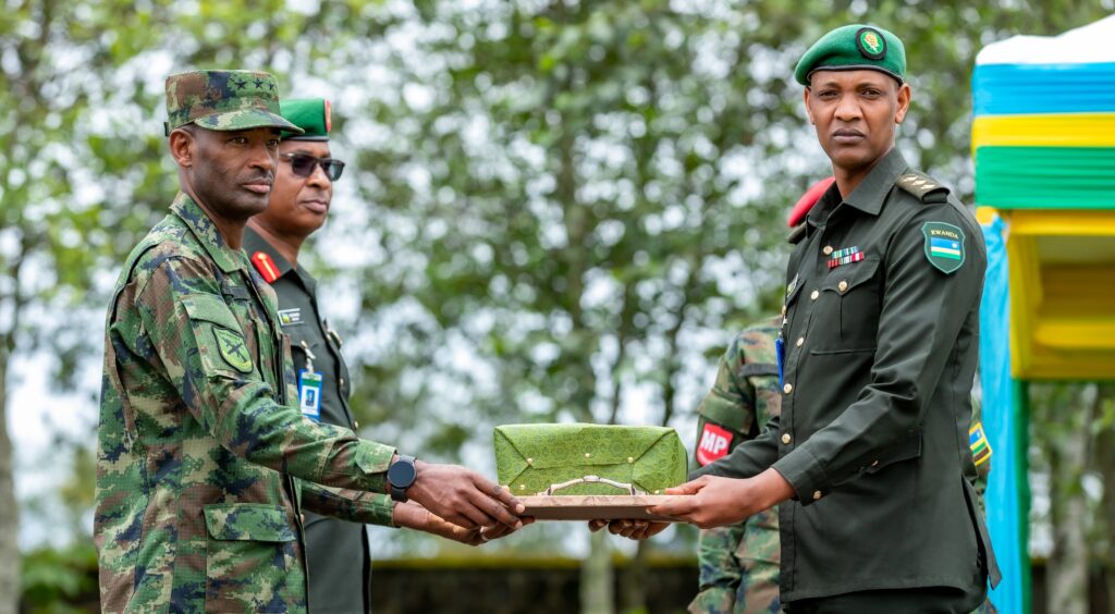 Abofisiye 36 mu Ngabo na Polisi by’u Rwanda basoje amasomo y’ubuyobozi