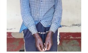 Yafatanywe udupfunyika 500 tw’urumogi yaduhishe mu muceri