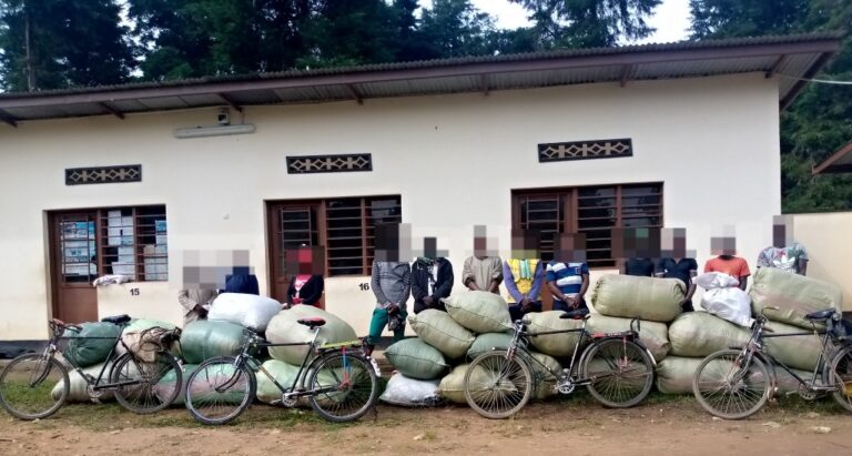 Nyamasheke: Bafatanywe hafi toni y’imyenda ya caguwa