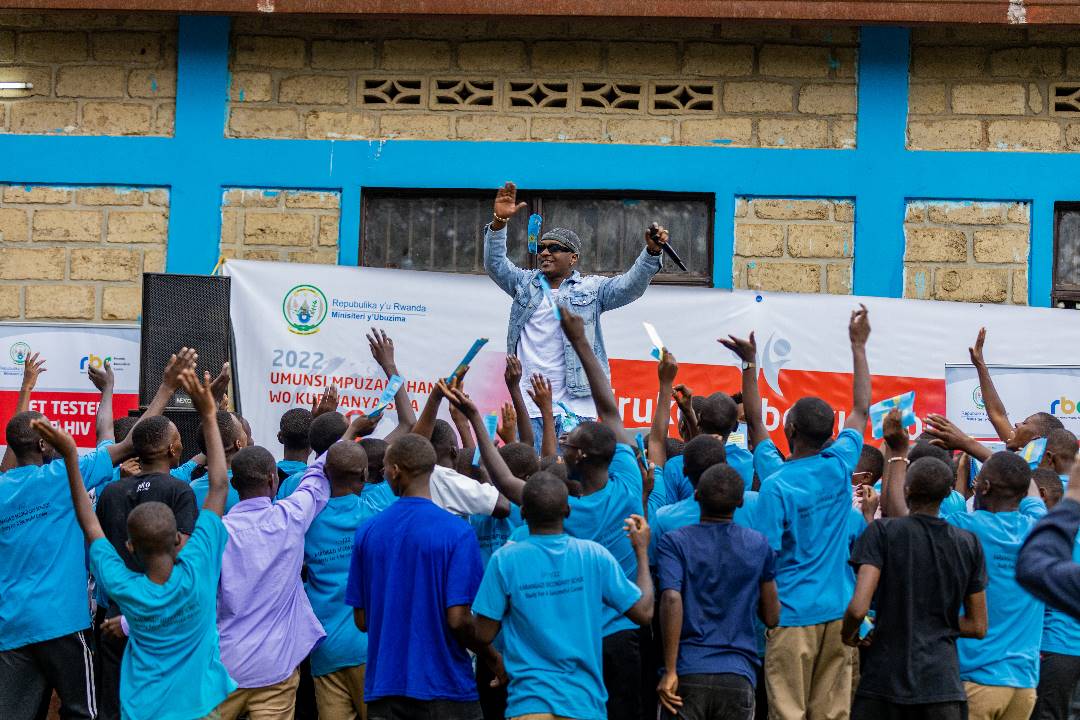 Ingimbi n’abangavu mu ngaruka zo kutaganirizwa n’ababyeyi kuri  SIDA