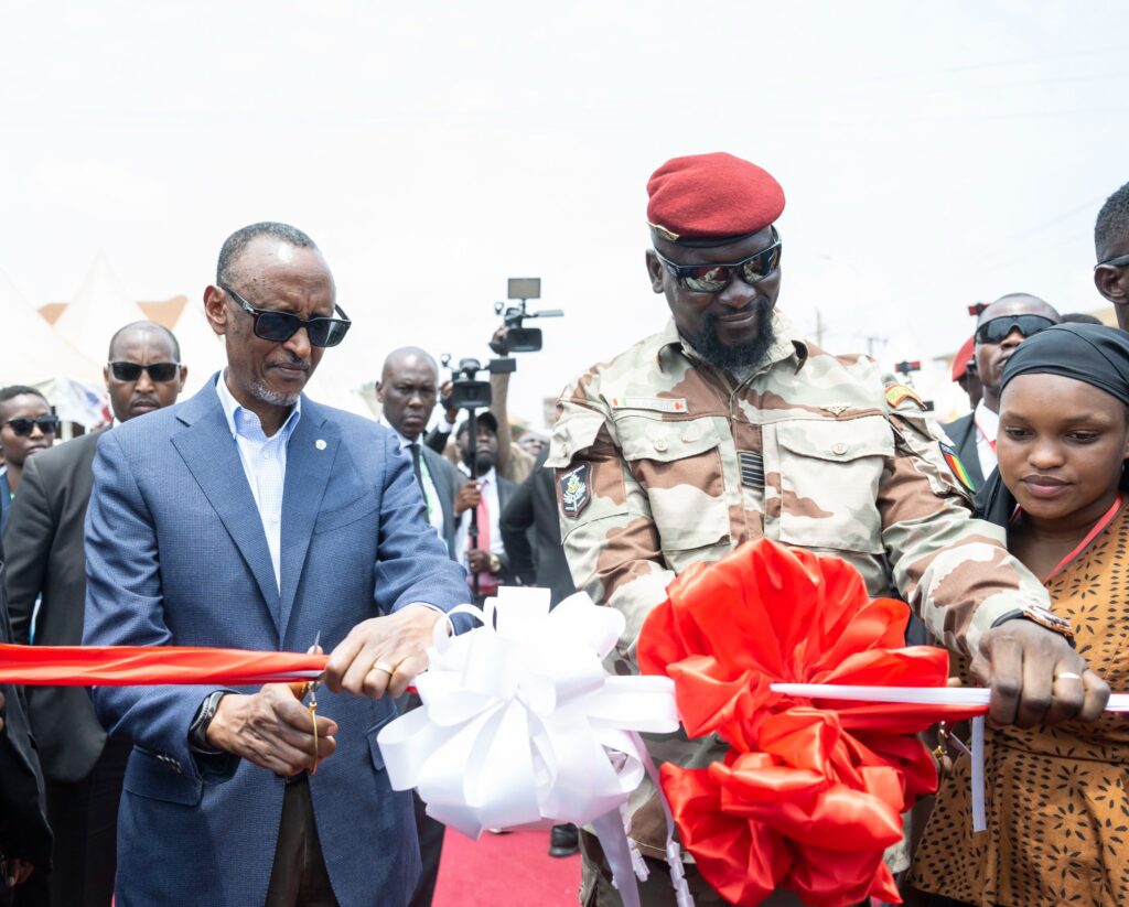 Perezida Kagame yatashye umuhanda wamwitiriwe i Conakry