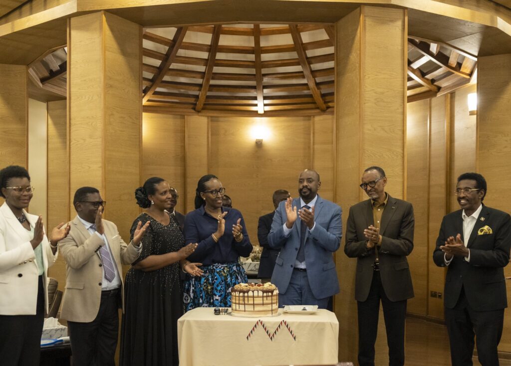 Perezida Kagame yizihije isabukuru y’amavuko ya  Gen. Muhoozi