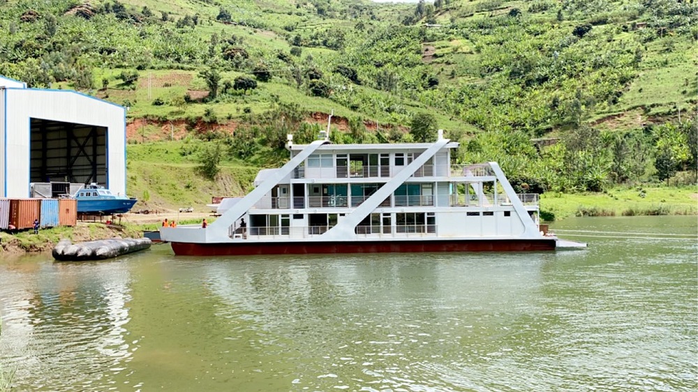 Ubwato bwa Hoteli bwatangiye kureremba mu Kiyaga cya Kivu