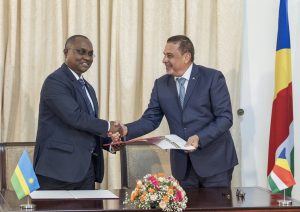 U Rwanda na Seychelles byasinyanye amasezerano arimo n’aya gisirikare 
