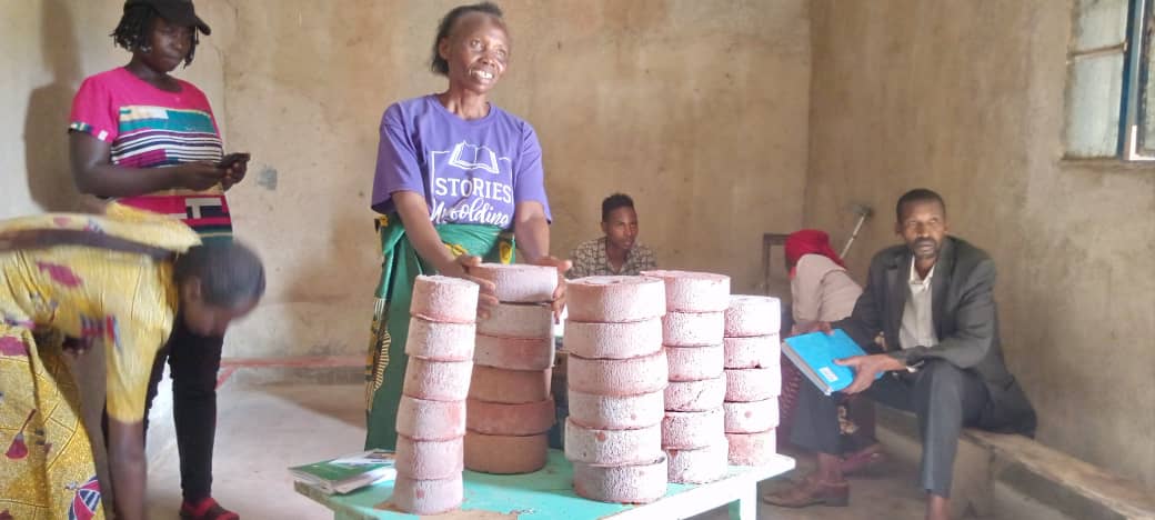 Ruhango: Bakora umunyu wongerera inka umukamo n’ubudahangarwa 