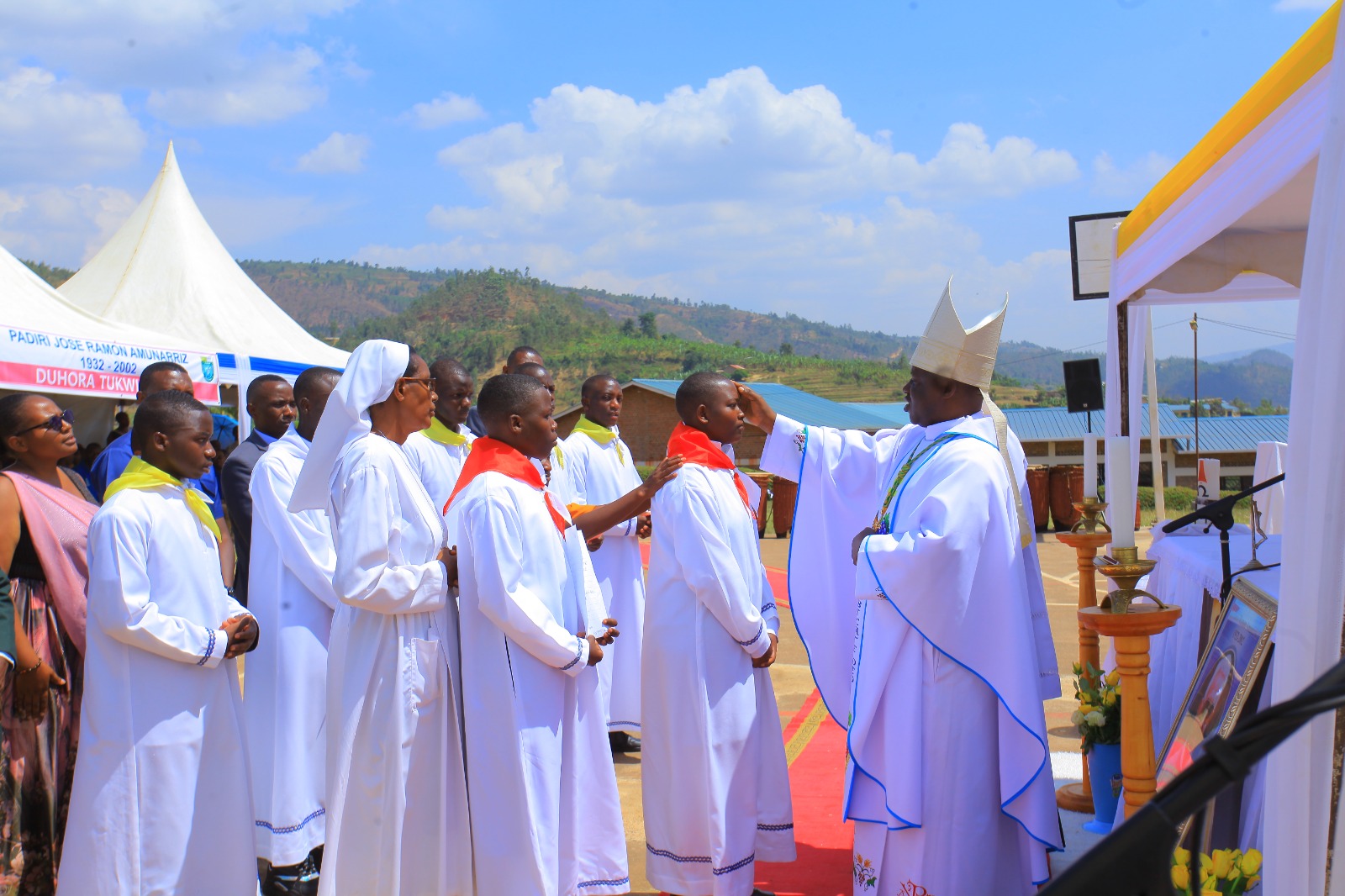Kamonyi: Abihayimana bashimirwa uburere n’ubumenyi batanga
