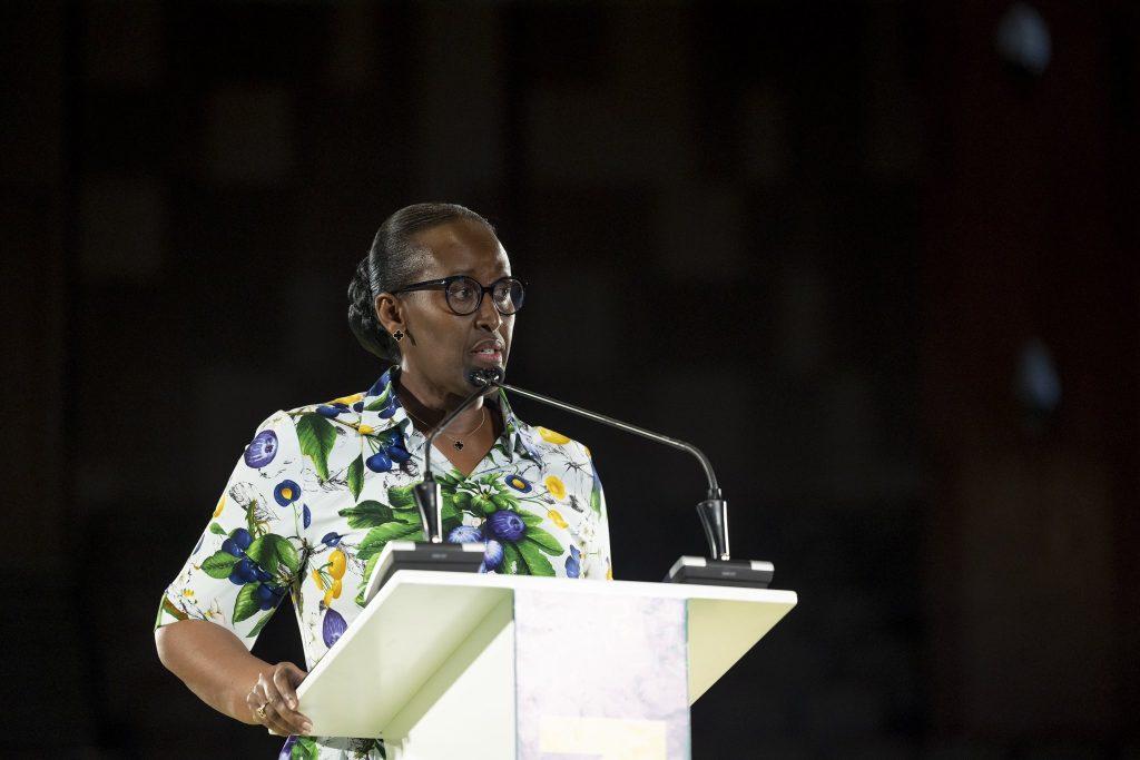 Abagore bakwiye ijambo ahafatirwa ibyemezo by’ubuzima- Jeannette Kagame 