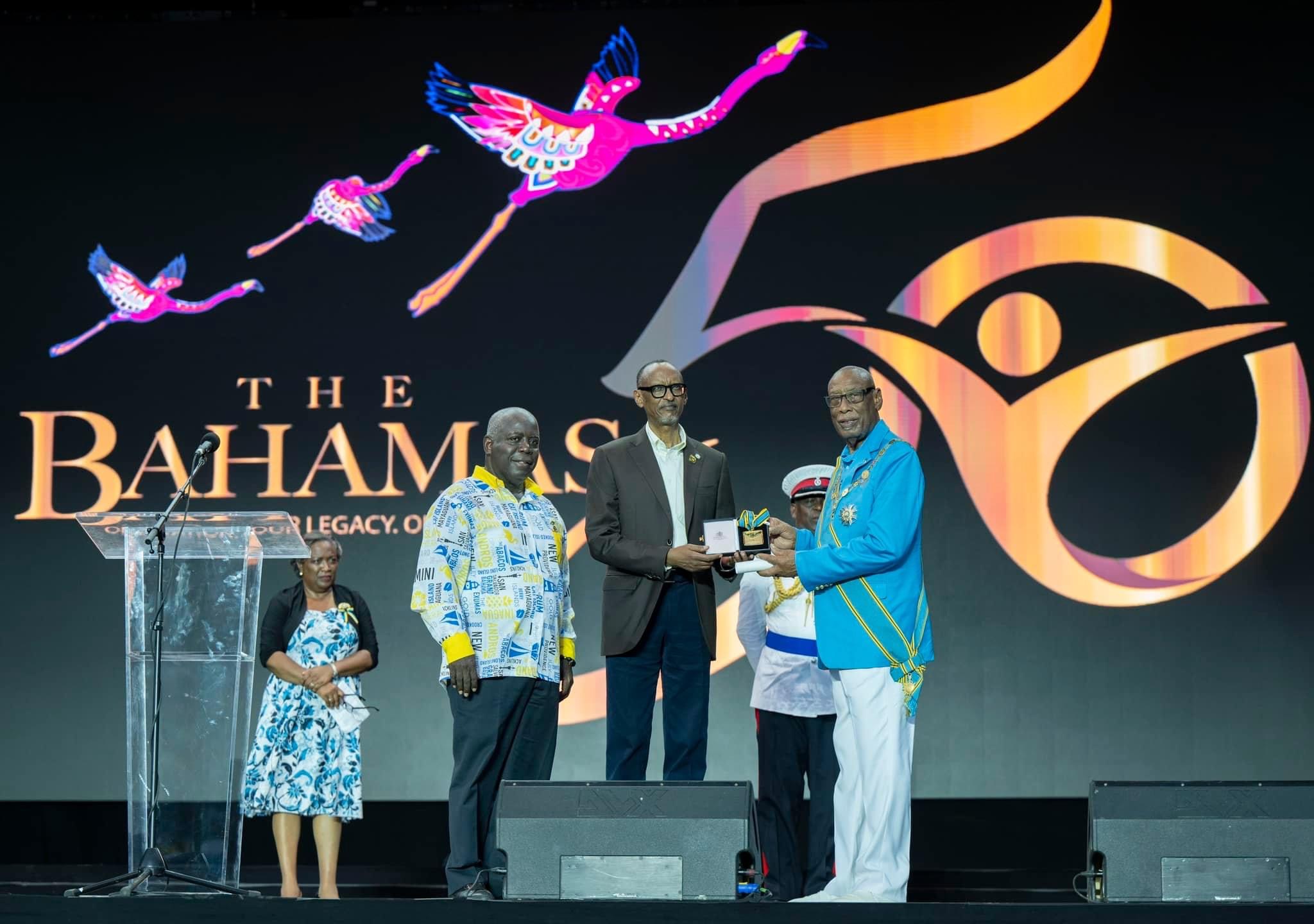 Perezida Kagame yambitswe Umudali w’Icyubahiro wa Bahamas 