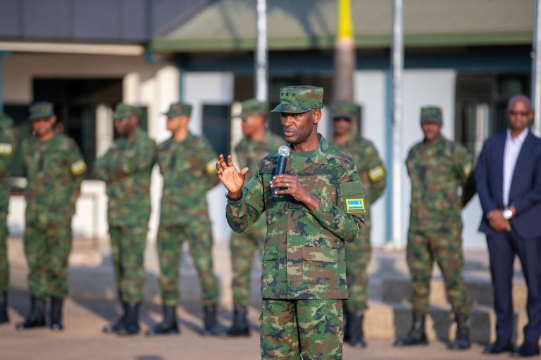 Umugaba Mukuru wa RDF yahaye impanuro Ingabo zigiye muri Mozambique 