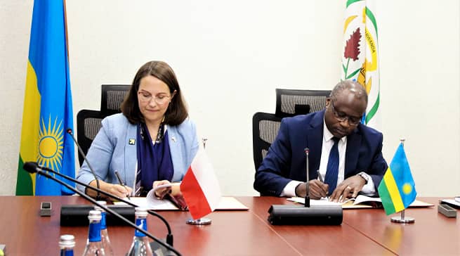 U Rwanda na Pologne basinye amasezerano yo kunoza ikoranabuhanga mu misoro
