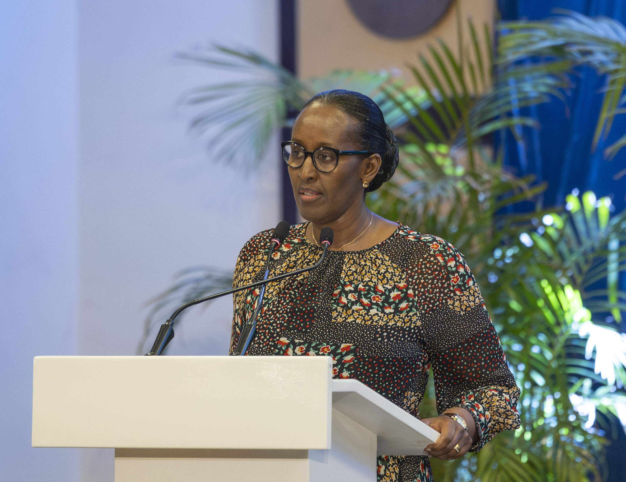 Abagore bafite ubushobozi n’uburenganzira nk’abagabo- Jeannette Kagame