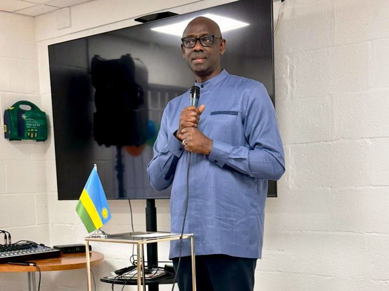 Amb. Busingye yanyomoje abashinja u Rwanda kuba rudatekanye ku mpunzi
