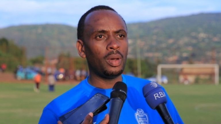 Sadate wahoze ari Perezida wa Rayon Sport yemereye umufana impano