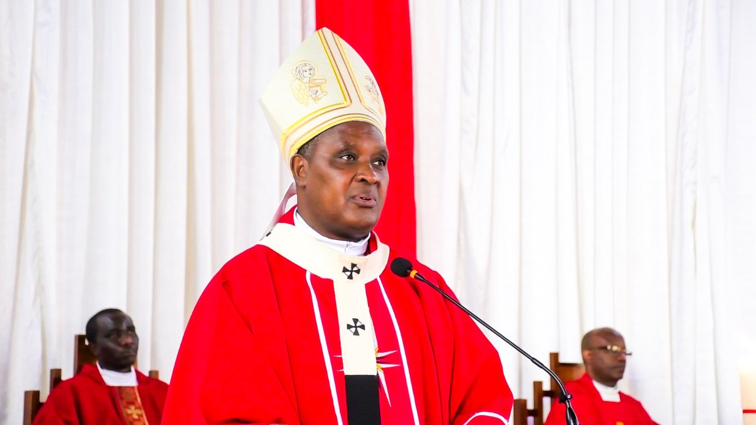 Musenyeri Nayigiziki yizigamiye ubugingo bw’iteka- Karidinali Kambanda