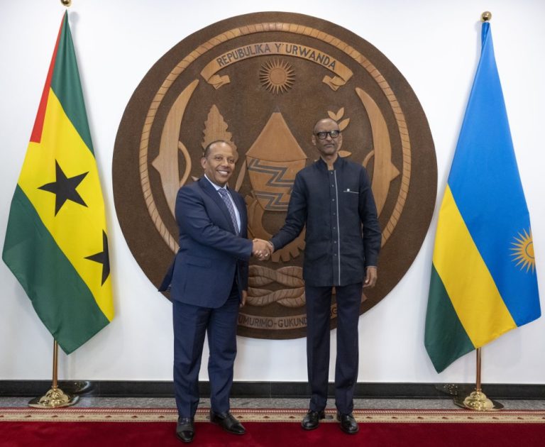 Perezida Kagame yagiranye ibiganiro na Minisitiri w’Intebe wa São Tomé et Príncipe