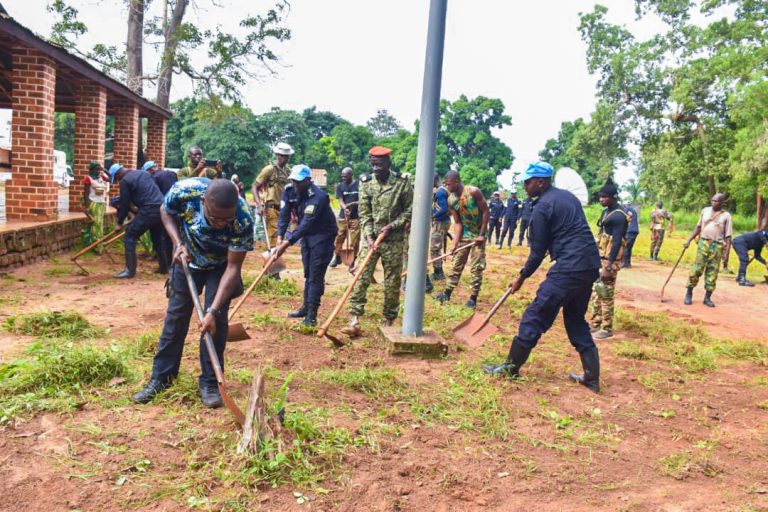 CAR: Abapolisi b’u Rwanda bashimiwe gutoza  abaturage gukora Umuganda