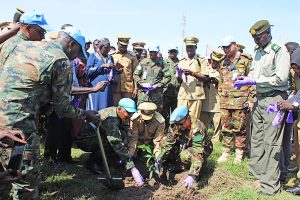 Ingabo z’u Rwanda zoherejwe muri UNMISS zateye ibiti zinavura abaturage