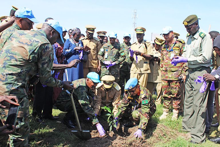 Ingabo z’u Rwanda zoherejwe muri UNMISS zateye ibiti zinavura abaturage