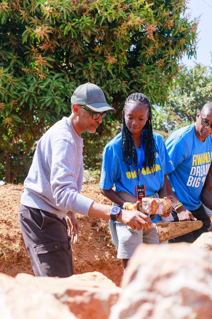 Perezida Kagame yashimiye urubyiruko rw’Afurika rwakoze Umuganda mu Rwanda