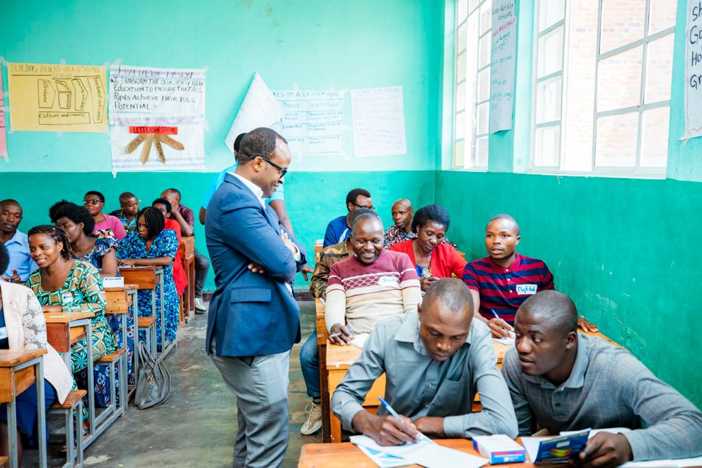 Ikoranabuhanga rifasha umwarimu ntirimusimbura – MINEDUC