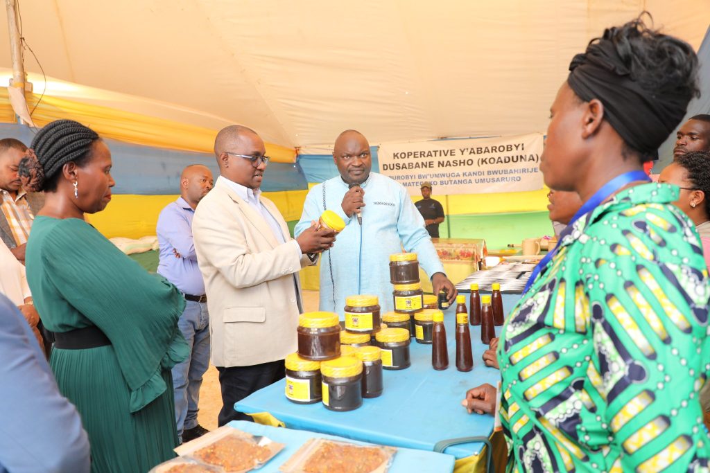 MINICOM yashishikarije abikorera kongera ibyo bakora mu bwinshi no mu bwiza