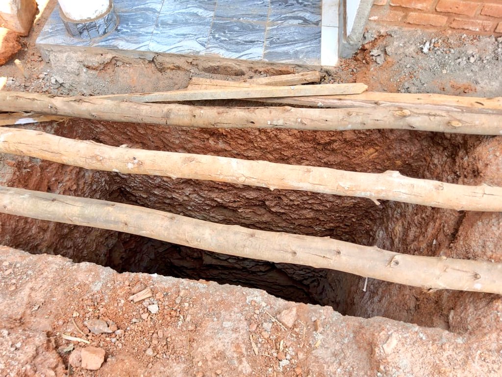 Kicukiro: Abaturage basabwe gupfundikira ibyobo bifata amazi