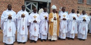 Karidinali Kambanda yagaragaje icyafasha Abasaseridoti kwivana mu bigeragezo