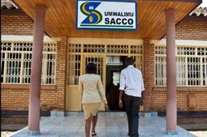 Hari abarimu batanyuzwe n’uko Umwarimu SACCO wagabanyije inguzanyo