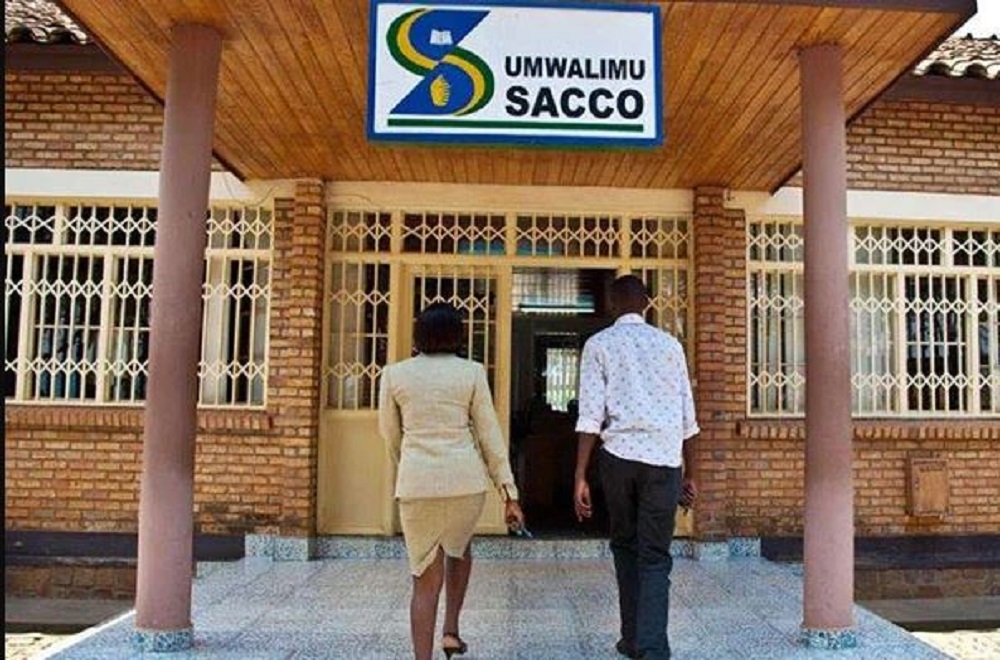 Hari abarimu batanyuzwe n’uko Umwarimu SACCO wagabanyije inguzanyo