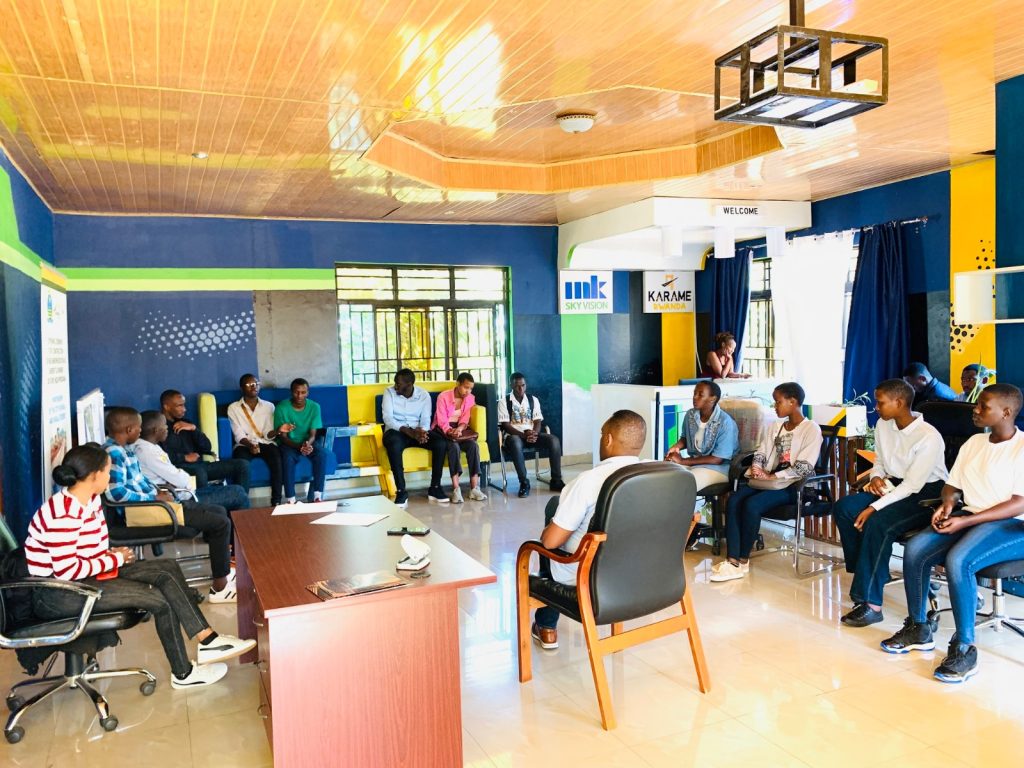 Urubyiruko Sadate yahaye akazi mu biruhuko rurabyinira ku rukoma