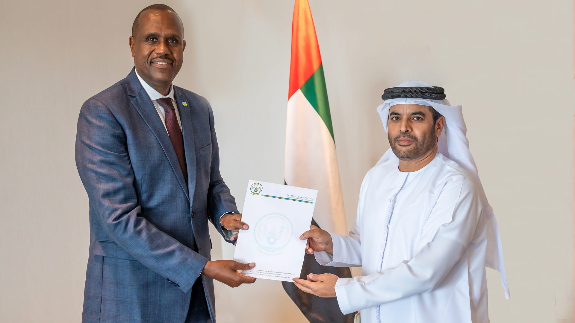 John Mirenge yatanze kopi z’impapuro zo guhagararira u Rwanda muri UAE