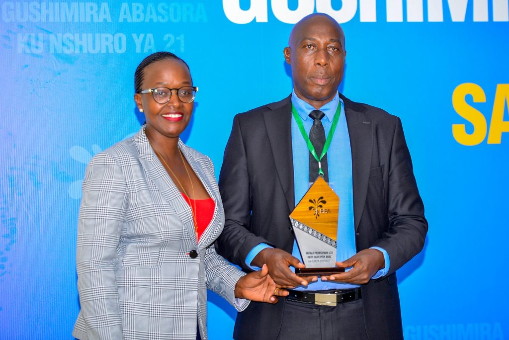 RRA irasaba buri muguzi gusaba fagitire ya EBM