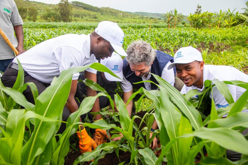Turacyafite 20% by’Abanyarwanda batarihaza mu biribwa- Minisitiri Dr. Musafiri