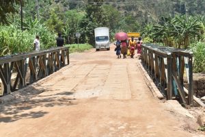 Barasaba kaburimbo mu muhanda uhuza Ngororero, Nyabihu na Musanze