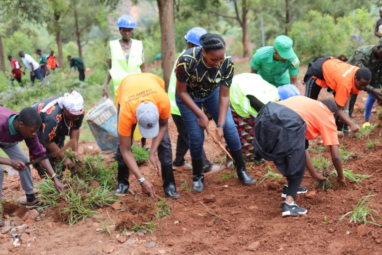 Rwamagana: Abanyamahanga babona umuganda nk’umurage mwiza wakwira muri Afurika