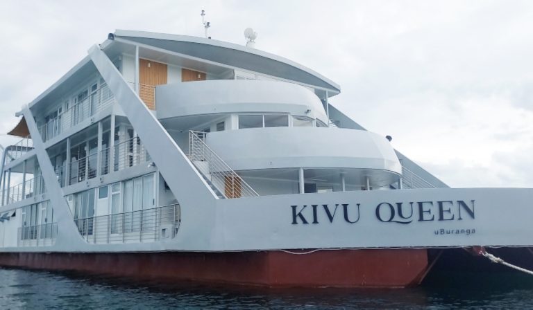 Ubwato bwa Hoteli mu kiyaga cya Kivu bwiteguye kwakira abakiliya