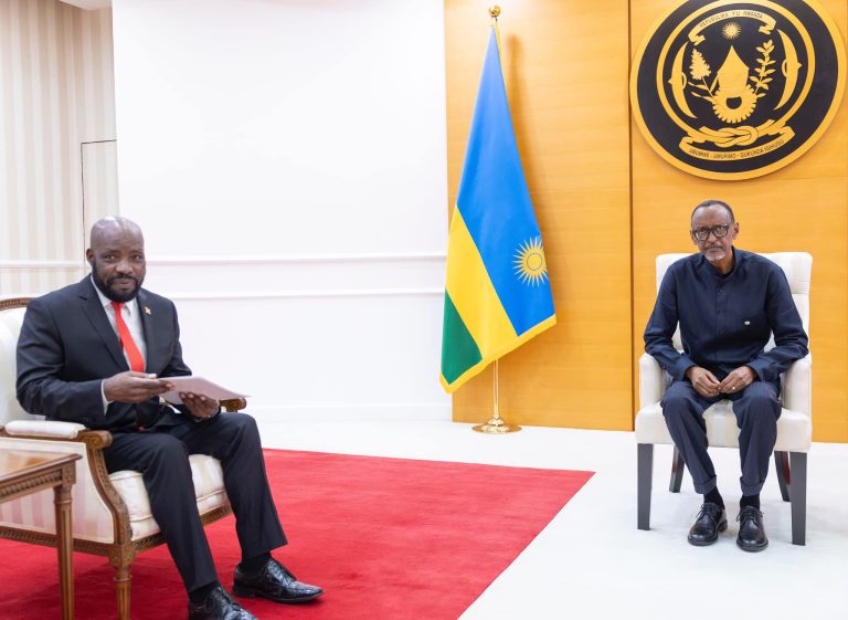 Perezida Kagame yakiriye ubutumwa bwa Perezida Ndayishimiye