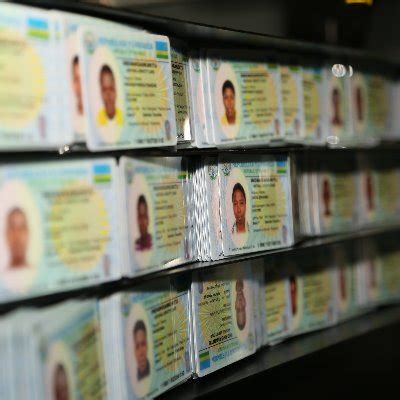 Buri kwezi hatangwa indangamuntu 50 000 -MINALOC