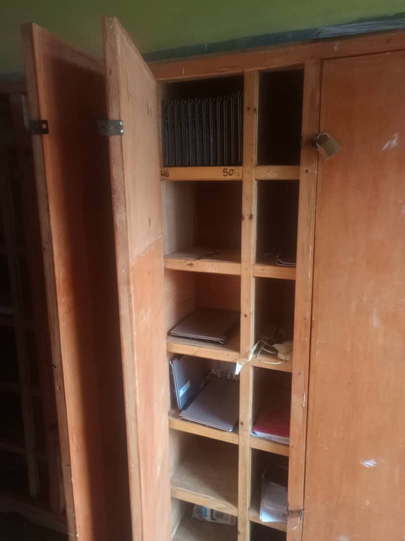 Rusizi: Ishuri ryibwe mudasobwa 21 n’abataramenyekana