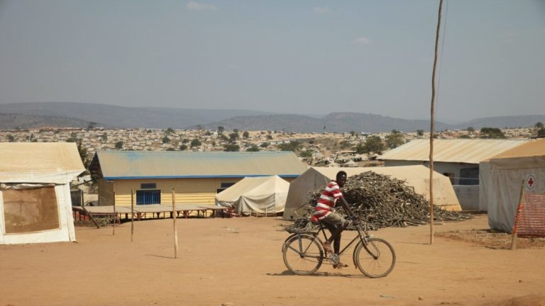Imfashanyo ku mpunzi zagabanyutse, abo mu Rwanda barahangayitse